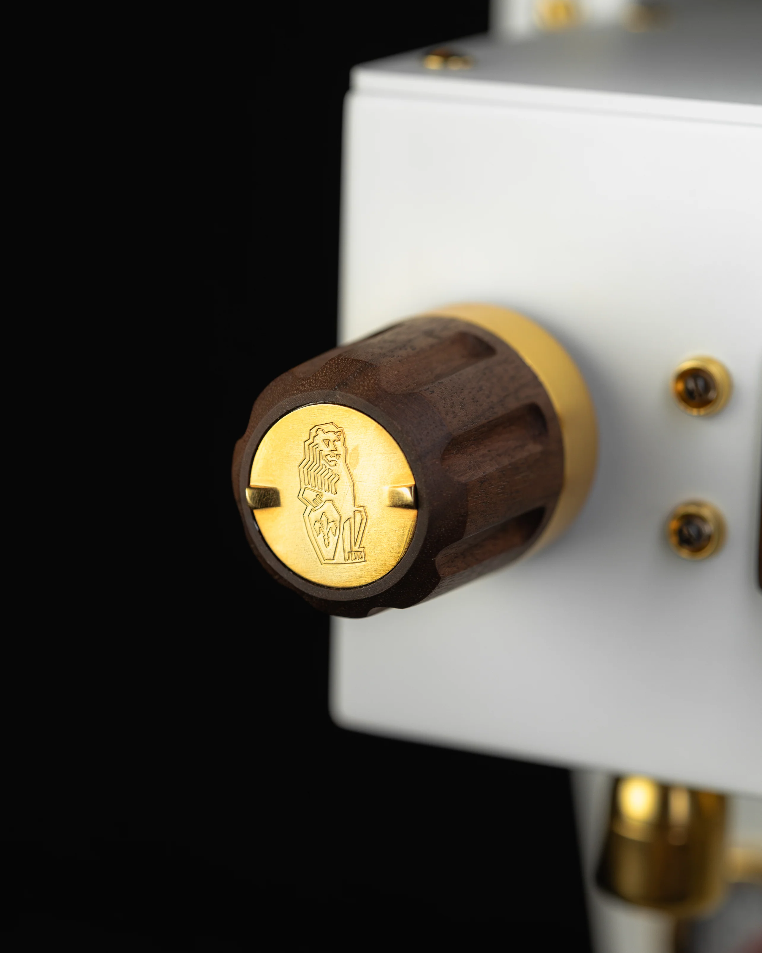 White & Gold Linea Mini (2020 Model) - Preowned - Image 6
